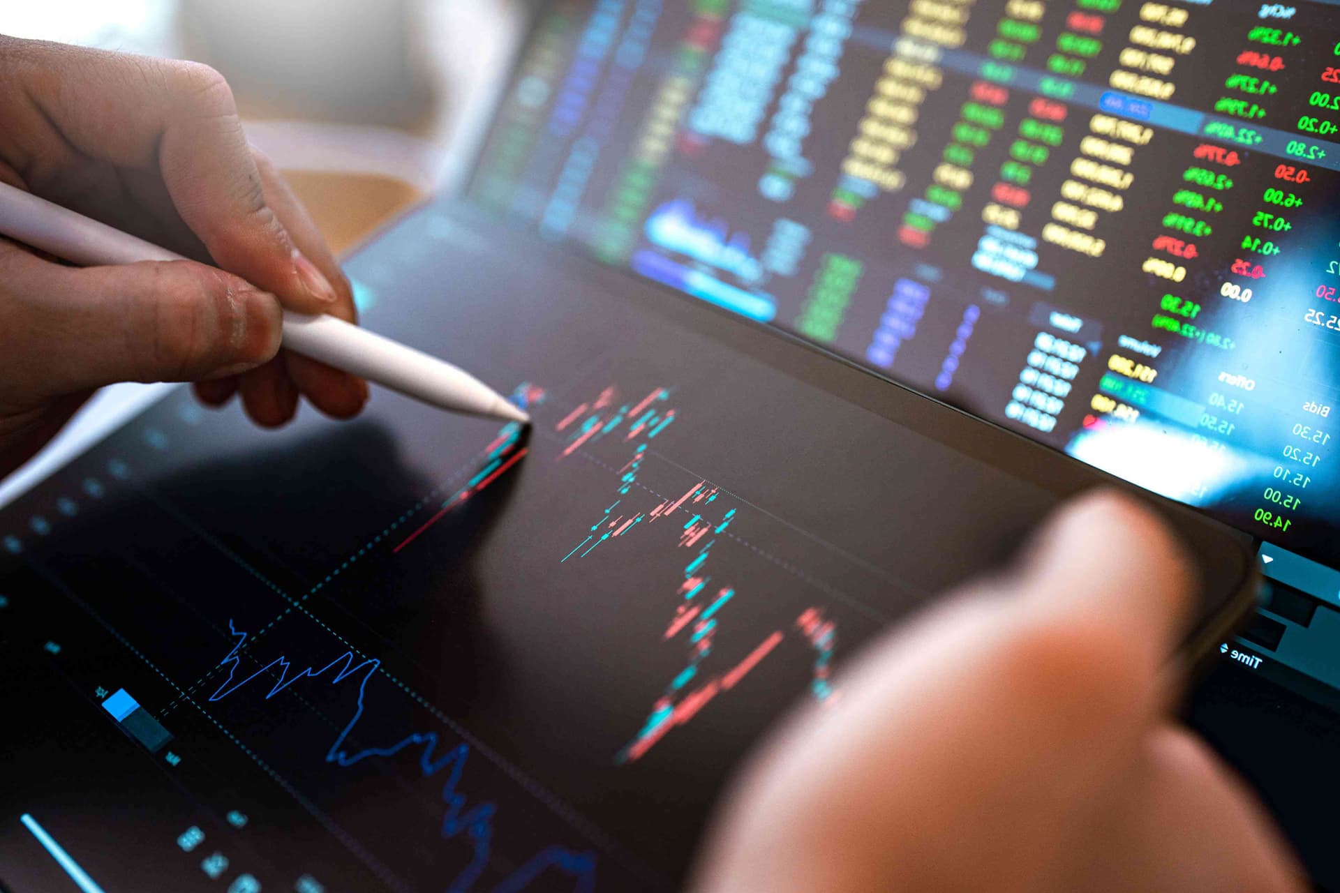 كيف تختار تطبيق آمن لتداول الأسهم في المملكة العربية السعودية