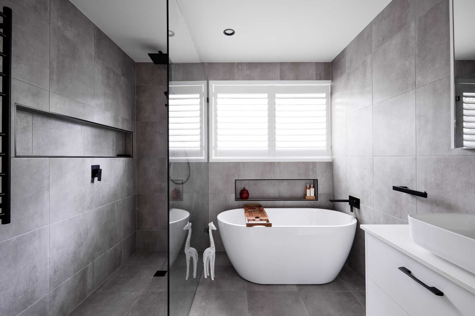 Semi-Frameless Shower Screen Enhancing Shower Spaces