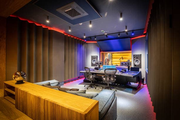 Lost Boy Entertainment: A Leading Music PR Company with Award-Winning Marketing Strategies